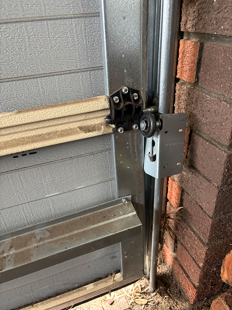 garage door derailment